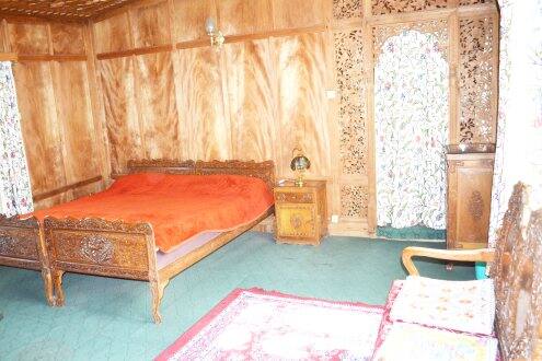 Shahbaaz Houseboat, Srinagar 4